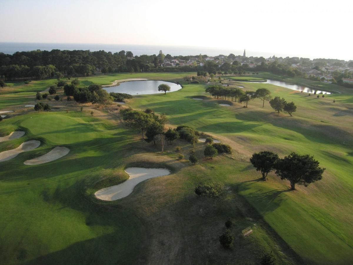 Maison Proche Golf Plage Et Piscine A 波尔尼克 外观 照片